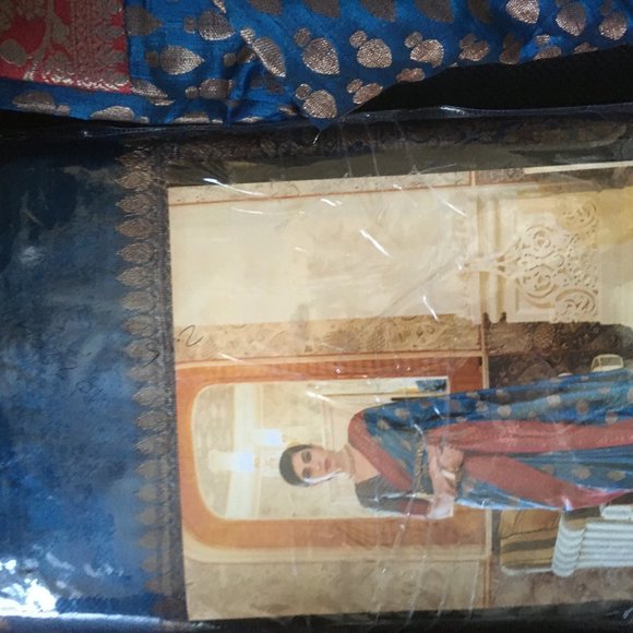 New Indian Saree with Blouse - Picture 7 of 8